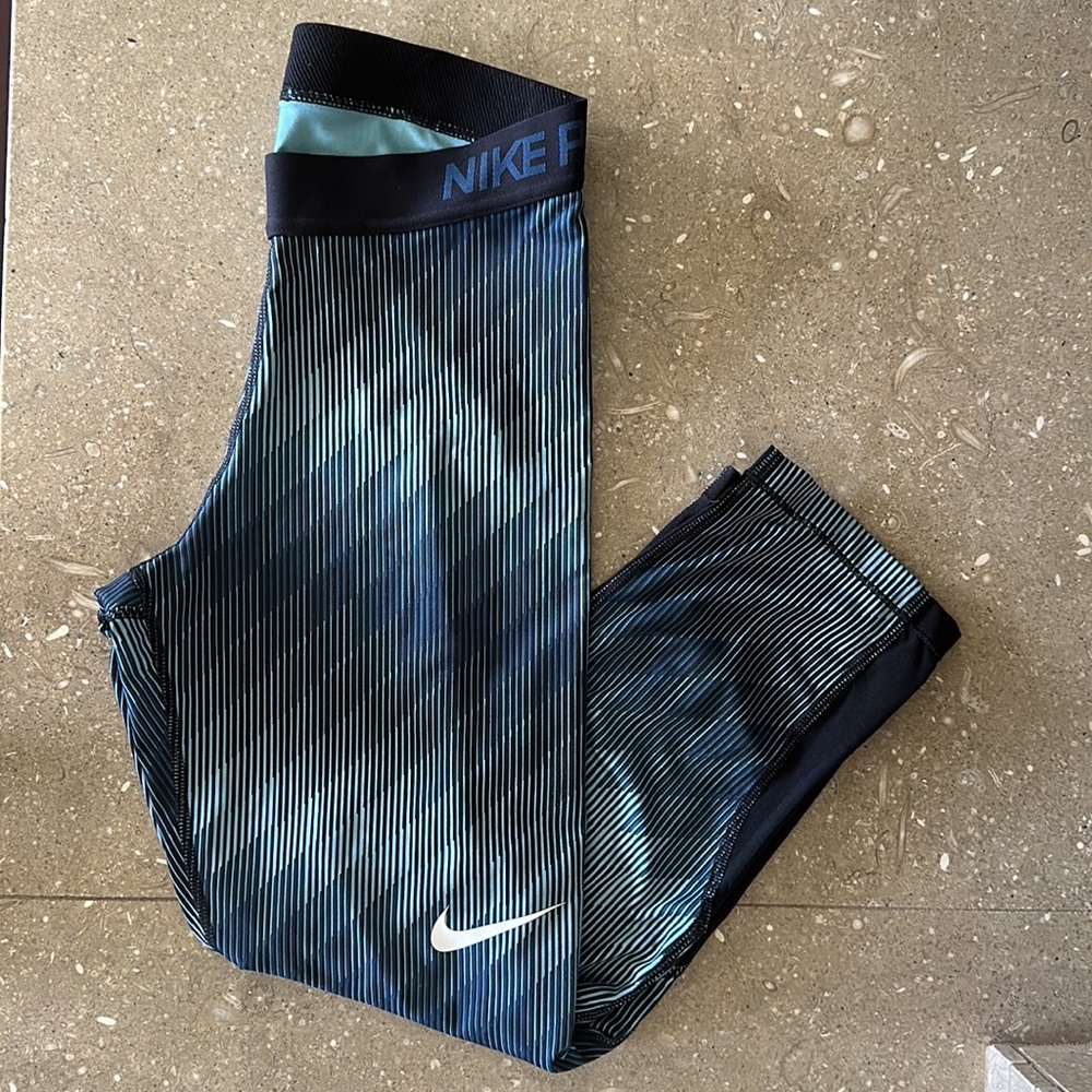⭐️ Nike Dri Fit leggings small